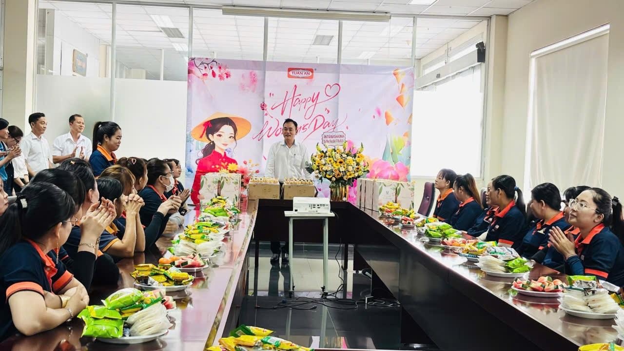 Công ty CP Tuấn Ân Long An mừng ngày 08/03